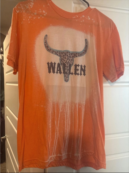 Tops - Orange Graphic Tee with Leopard Bull Logo Morgan wallen
